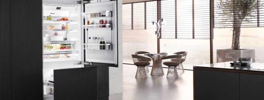 Kühlschrank in moderner Wohnung
